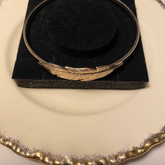 COPY - 💛 Last one!  Beautiful gold ish tone feather bangle. - Picture 5 of 7